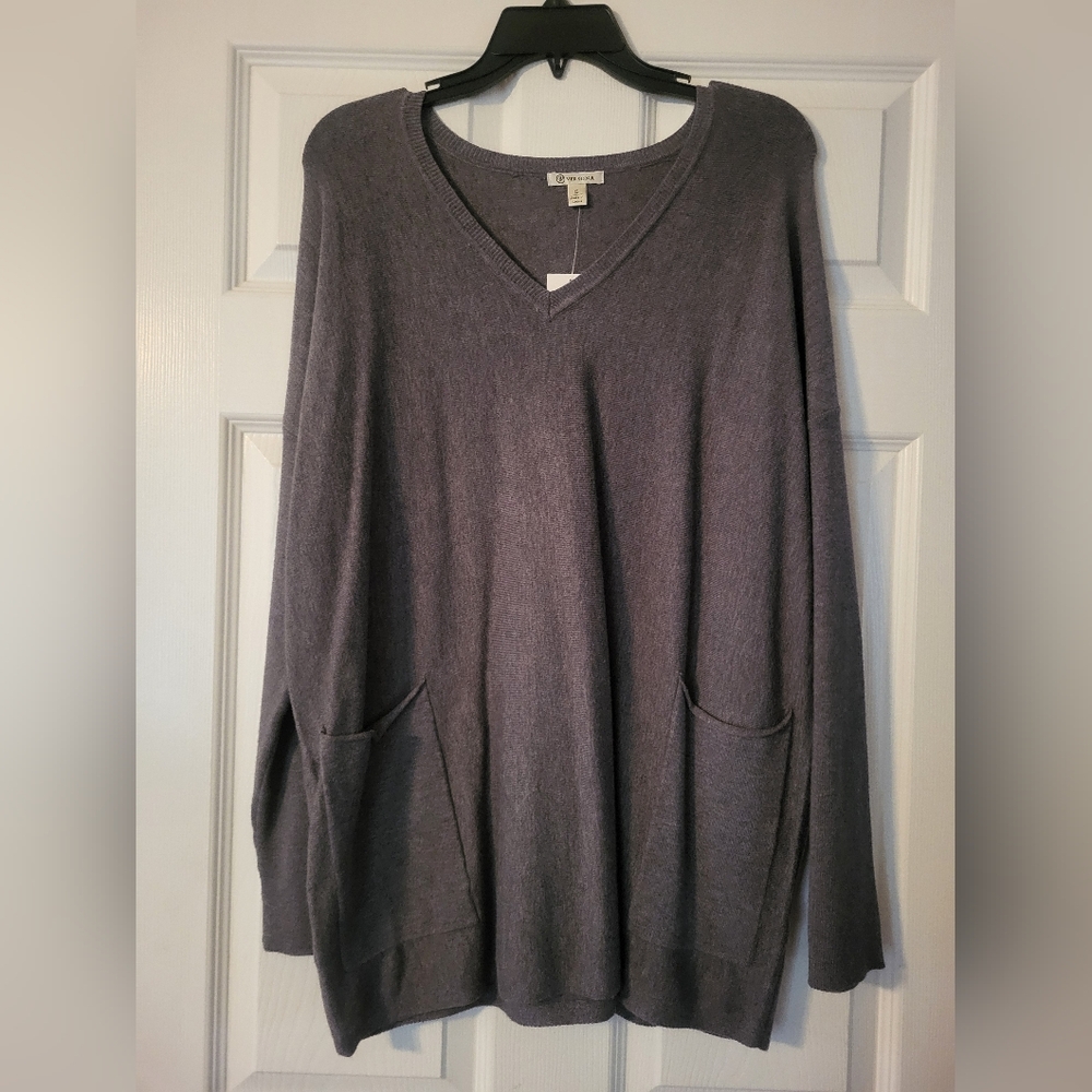 Versona Charcoal V-Neck Sweater